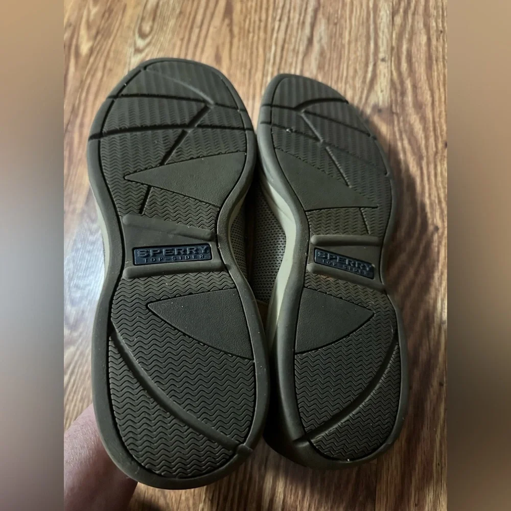 Sperry excellent see